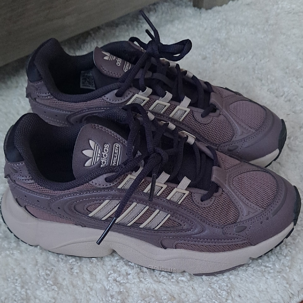 Adidas Mauve and Cream Athletic Shoes